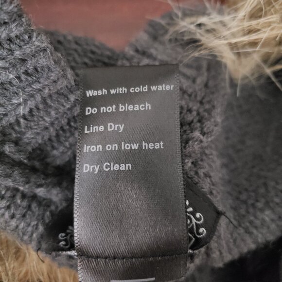 Shyanne XL Sweater Vest Faux Fur Beaded Embellished - Picture 10 of 11